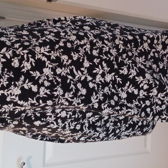 💙🌺Floral Black and White Dress🎉 - Picture 6 of 12